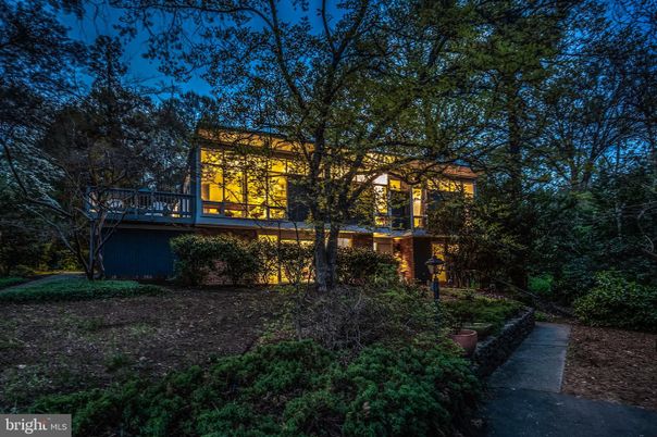 Backyard, Exterior, Facade, Modern