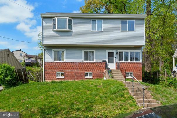 Exterior, Facade, Brick Facade, American Foursquare