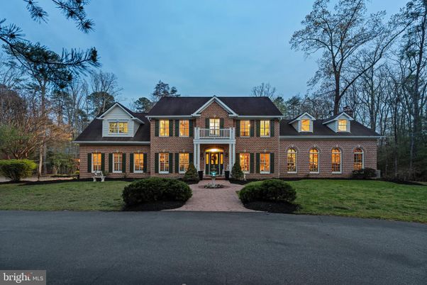 Exterior, Facade, Brick Facade, Georgian