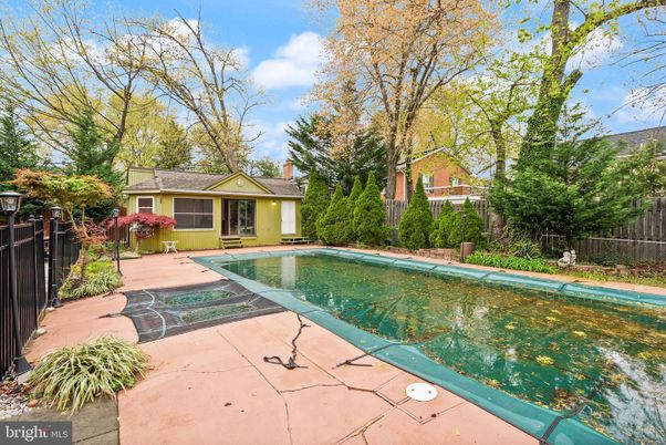 Exterior, Pool