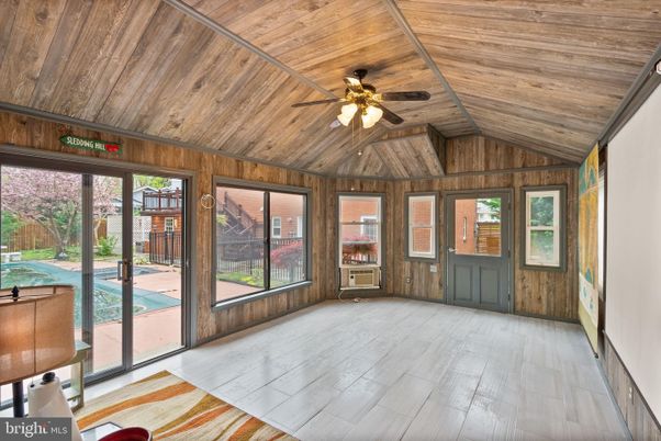 Empty room, Interior, Wooden Ceilings, Wood Texture Flooring, Wooden Walls