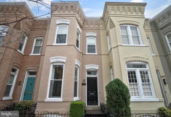 Exterior, Facade, Brick Facade, Rowhouse
