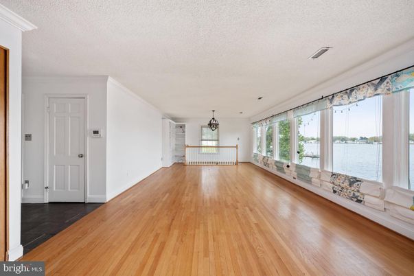 Empty room, Interior, Pendant Lights, Wood Texture Flooring