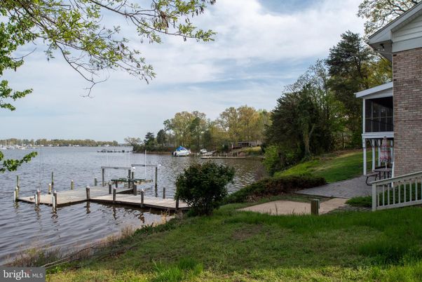 Exterior, Lake