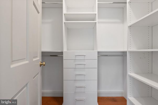 Interior, Walk-in Closets, Wood Texture Flooring