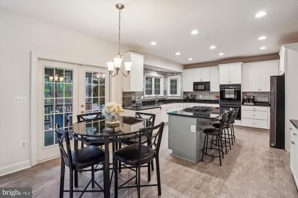 Dining room, Interior, Kitchen, Pendant Lights, Recessed Lighting, Stainless Steel Appliances