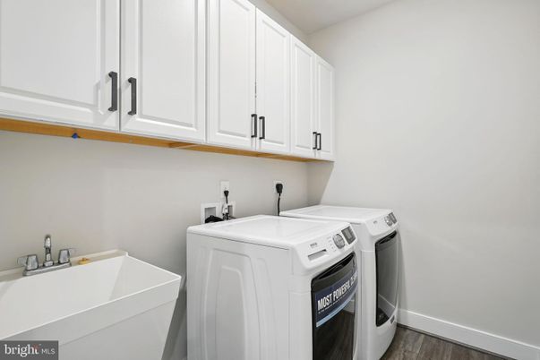 Interior, Washer, Wood Texture Flooring