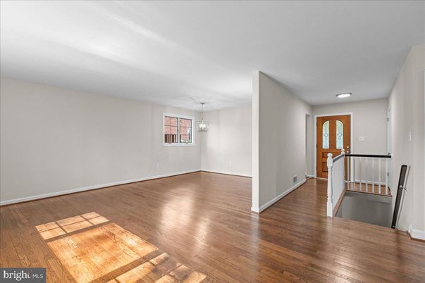 Empty room, Interior, Pendant Lights, Recessed Lighting, Wood Texture Flooring