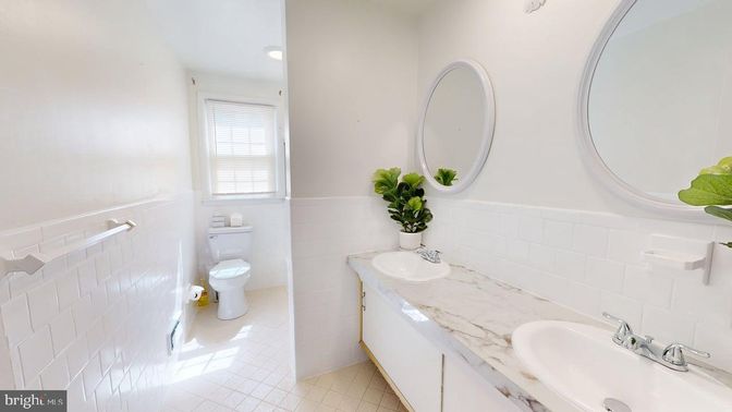 Bathroom, Dual Sink Vanities, Interior, Recessed Lighting