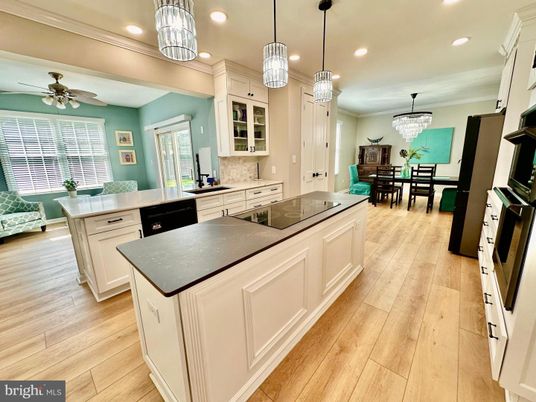 Chandelier, Dining room, Interior, Kitchen, Pendant Lights, Recessed Lighting, Wood Texture Flooring