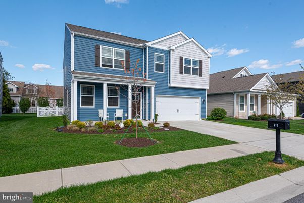 Attached, Exterior, Facade, Rowhouse