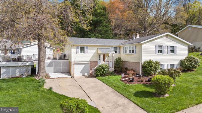 Attached, Exterior, Facade, Raised Ranch