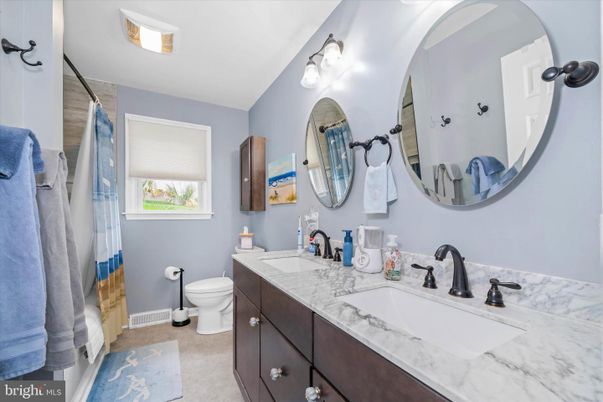 Bathroom, Dual Sink Vanities, Interior