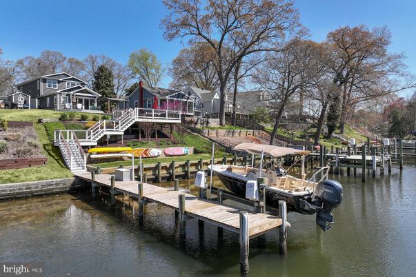 Exterior, Lake