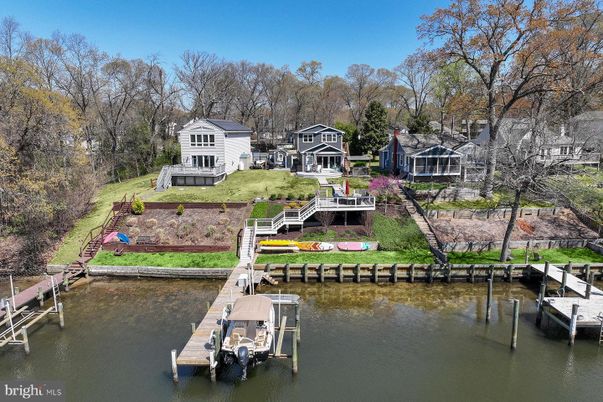 Exterior, Lake