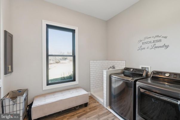 Interior, Washer, Wood Texture Flooring