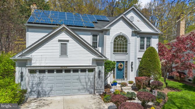Attached, Exterior, Facade, Solar Panels, Queen Anne Victorian