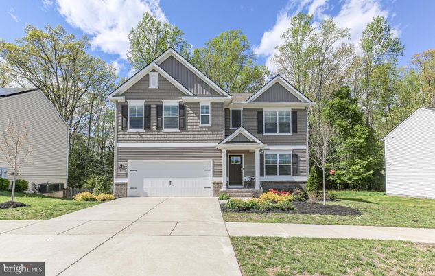 Attached, Exterior, Facade, American Craftsman