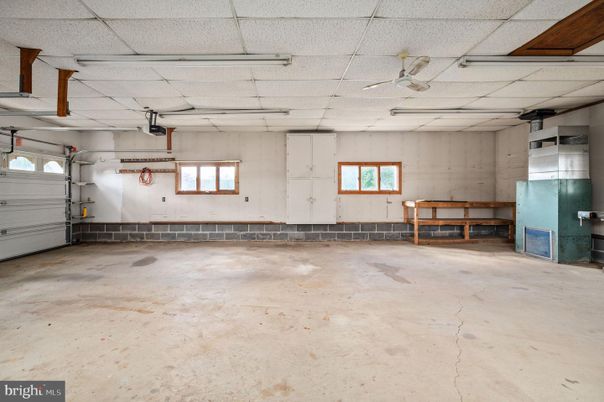 Garage, Interior