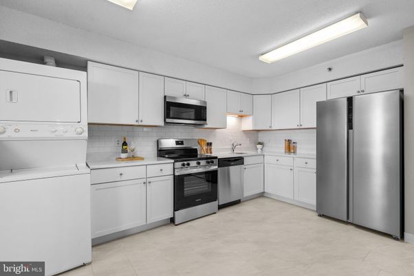 Interior, Kitchen, Stainless Steel Appliances, Washer