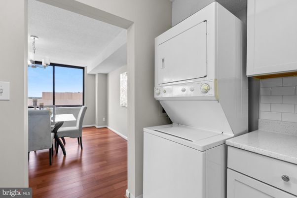 Interior, Utility Closets, Washer, Wood Texture Flooring
