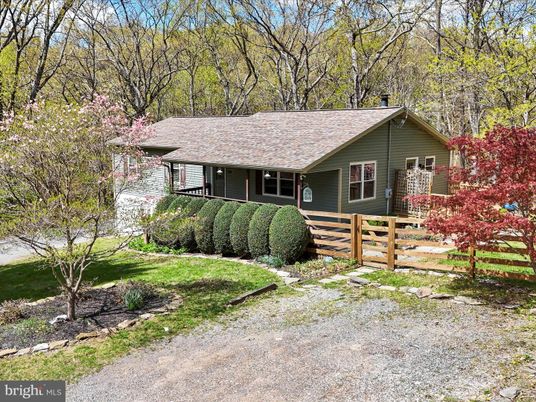 Exterior, Facade, Log Home
