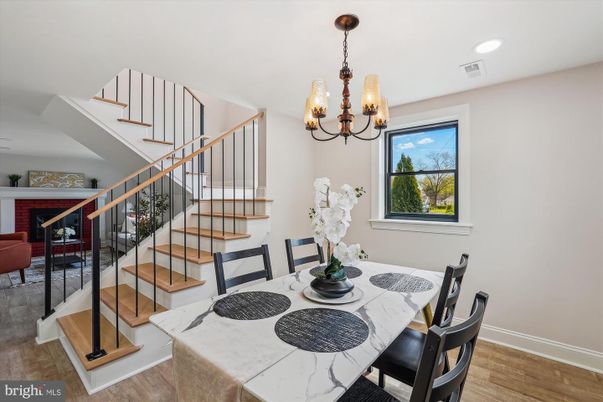 Chandelier, Dining room, Interior, Recessed Lighting, Wood Texture Flooring