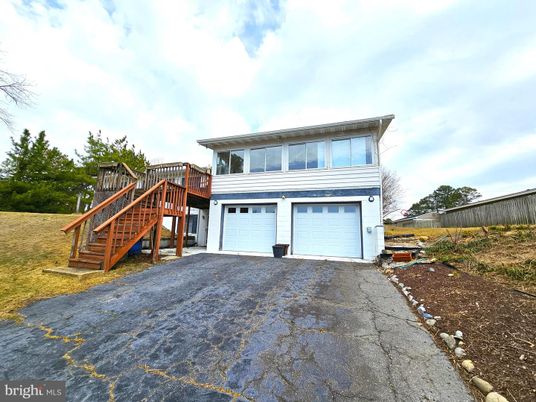 Attached, Exterior, Facade, Raised Ranch