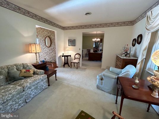 Chandelier, Interior, Living room