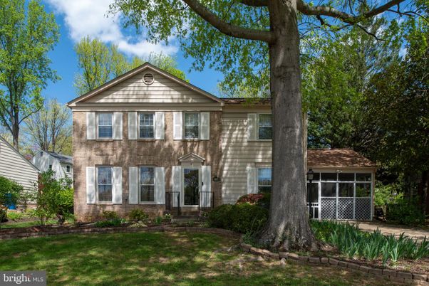 Attached, Exterior, Facade, Brick Facade, Georgian