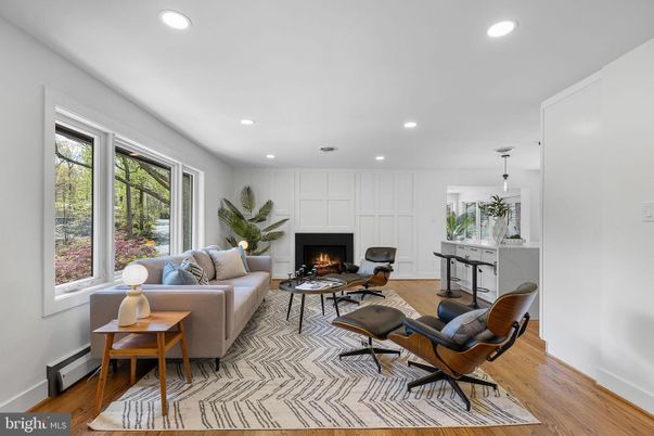 Fireplace, Interior, Living room, Pendant Lights, Recessed Lighting, Wood Texture Flooring