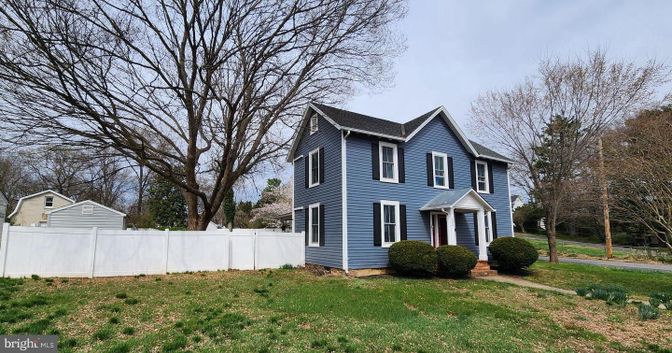 Attached, Backyard, Exterior, Facade, Georgian