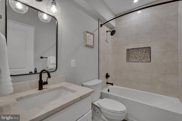 Bathroom, Interior, Recessed Lighting