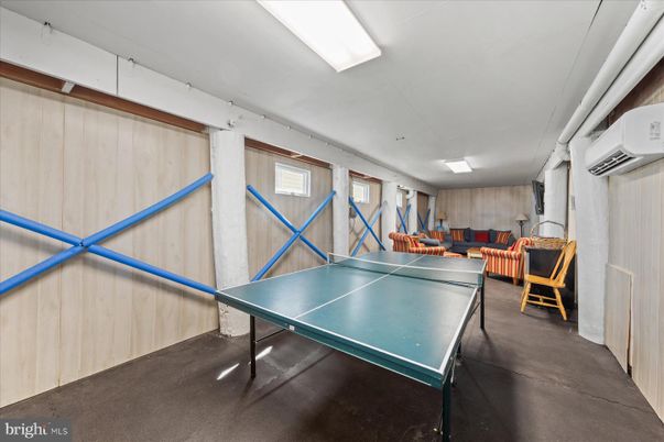 Game Room, Interior