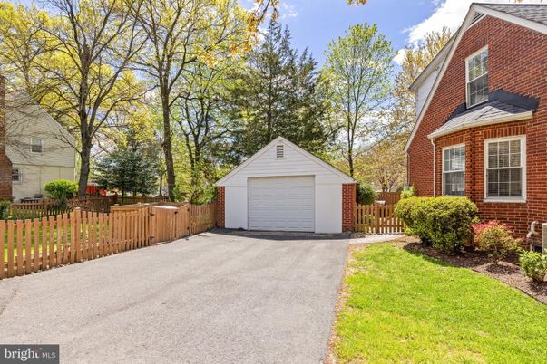 Detached Garage, Exterior