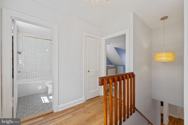 Bathroom, Interior, Pendant Lights, Wood Texture Flooring