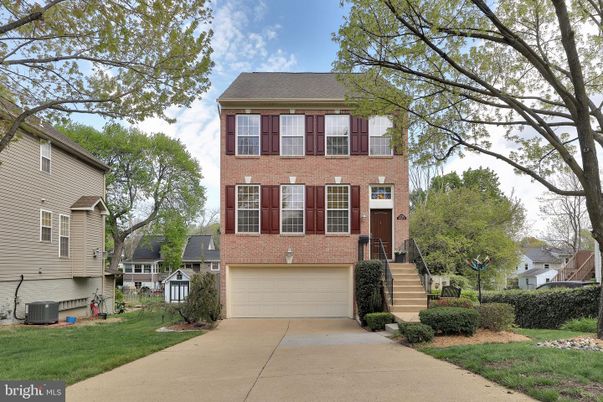 Attached, Exterior, Facade, Brick Facade, Georgian