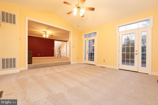 Empty room, Interior