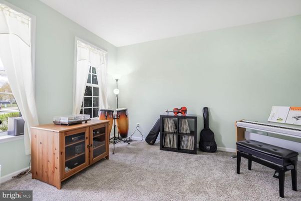 Interior, Piano
