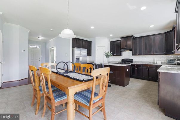 Dining room, Interior, Kitchen, Pendant Lights, Recessed Lighting, Stainless Steel Appliances