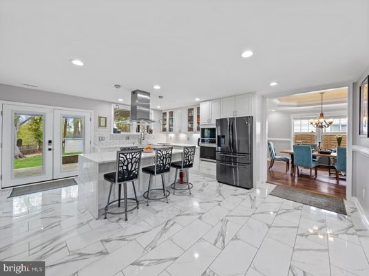 Chandelier, Dining room, Interior, Kitchen, Marble, Pendant Lights, Recessed Lighting, Stainless Steel Appliances