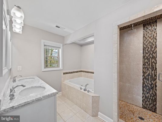 Bathroom, Dual Sink Vanities, Interior