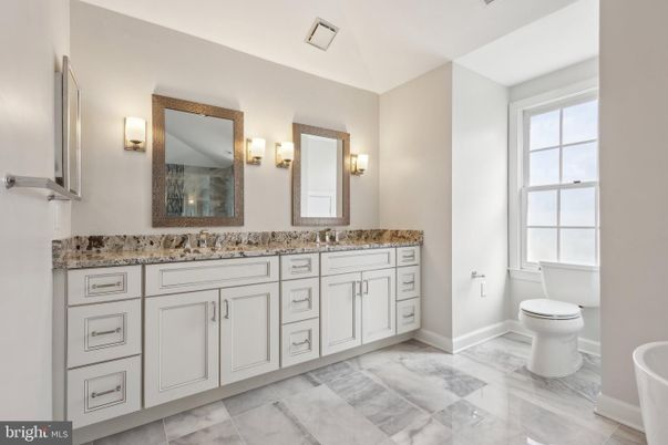 Bathroom, Dual Sink Vanities, Interior
