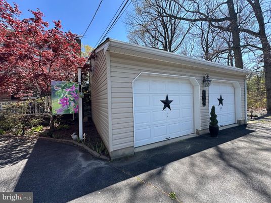 Detached Garage, Exterior
