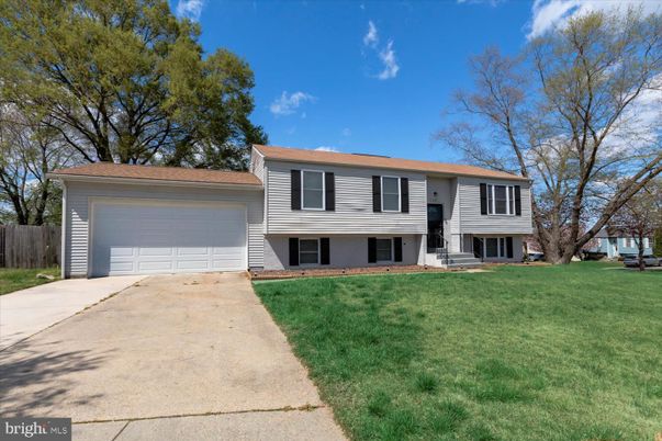 Attached, Exterior, Facade, Raised Ranch