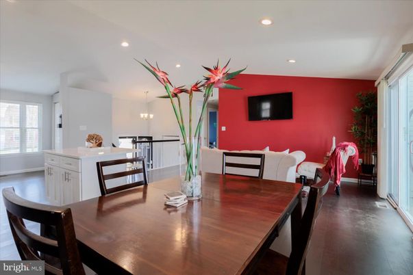 Chandelier, Dining room, Interior, Recessed Lighting, Wood Texture Flooring
