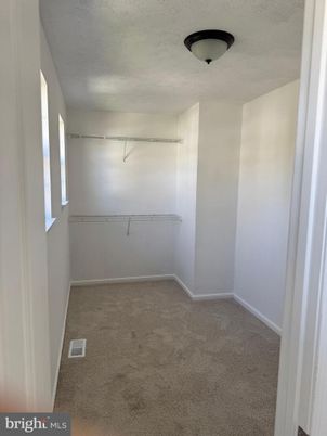 Empty room, Interior, Walk-in Closets