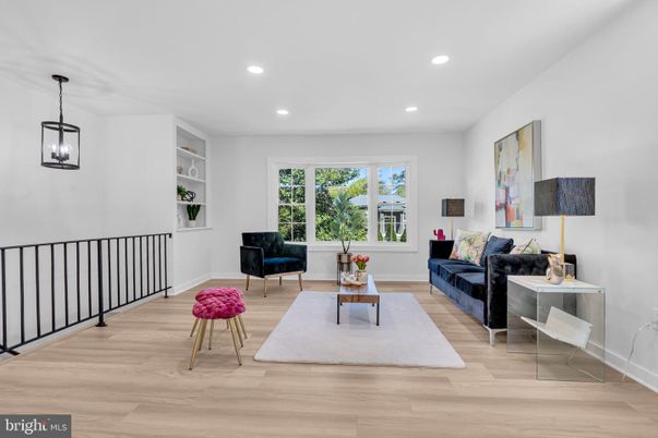 Interior, Living room, Pendant Lights, Recessed Lighting, Wood Texture Flooring
