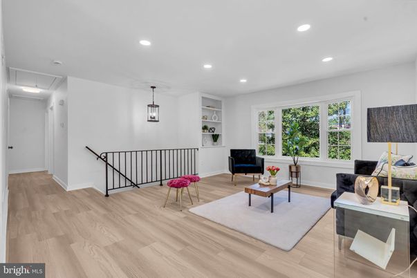 Interior, Living room, Pendant Lights, Recessed Lighting, Wood Texture Flooring