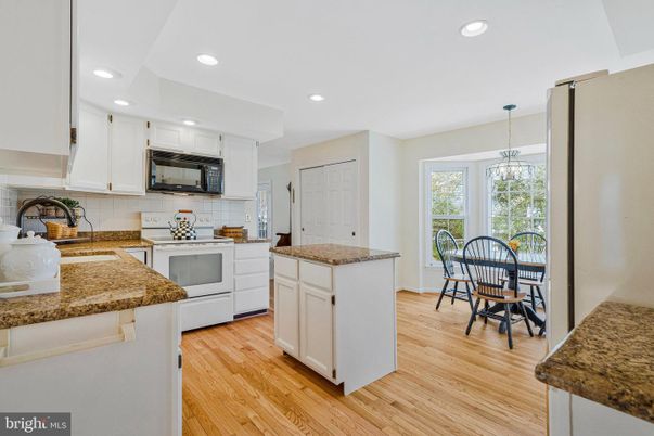 Dining room, Interior, Kitchen, Pendant Lights, Recessed Lighting, Wood Texture Flooring